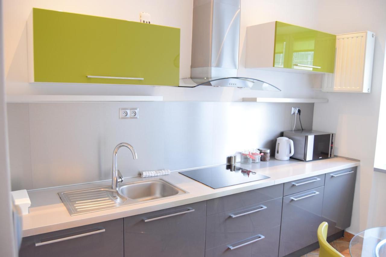 Be My Guest - Krucza Elegant Apartment - Rondo De Gaulle'A Center Of Warsaw Metro Wi-Fi Breakfast מראה חיצוני תמונה