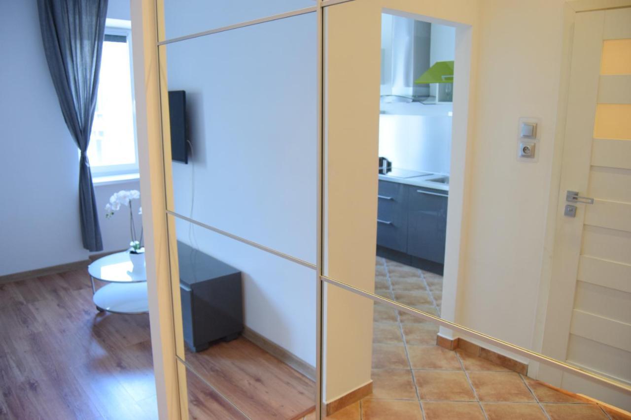 Be My Guest - Krucza Elegant Apartment - Rondo De Gaulle'A Center Of Warsaw Metro Wi-Fi Breakfast מראה חיצוני תמונה
