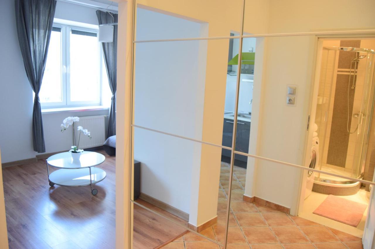 Be My Guest - Krucza Elegant Apartment - Rondo De Gaulle'A Center Of Warsaw Metro Wi-Fi Breakfast מראה חיצוני תמונה