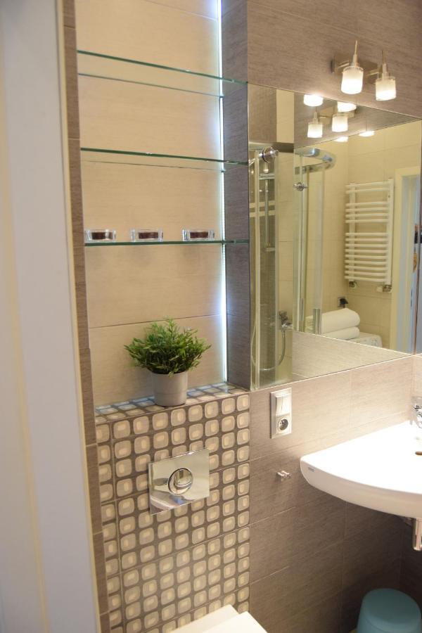 Be My Guest - Krucza Elegant Apartment - Rondo De Gaulle'A Center Of Warsaw Metro Wi-Fi Breakfast מראה חיצוני תמונה