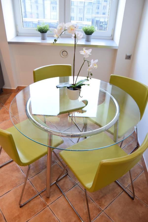 Be My Guest - Krucza Elegant Apartment - Rondo De Gaulle'A Center Of Warsaw Metro Wi-Fi Breakfast מראה חיצוני תמונה