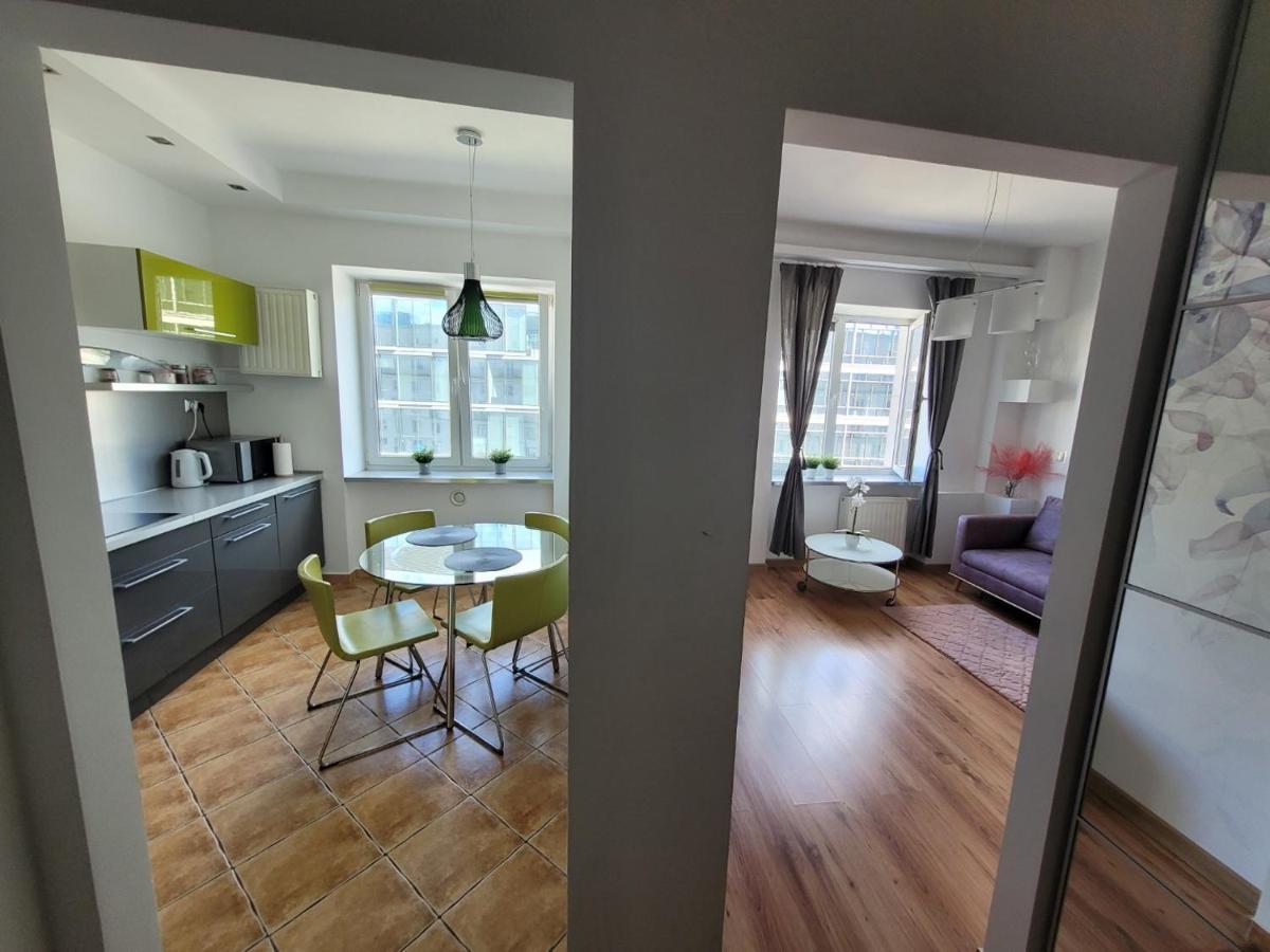 Be My Guest - Krucza Elegant Apartment - Rondo De Gaulle'A Center Of Warsaw Metro Wi-Fi Breakfast מראה חיצוני תמונה