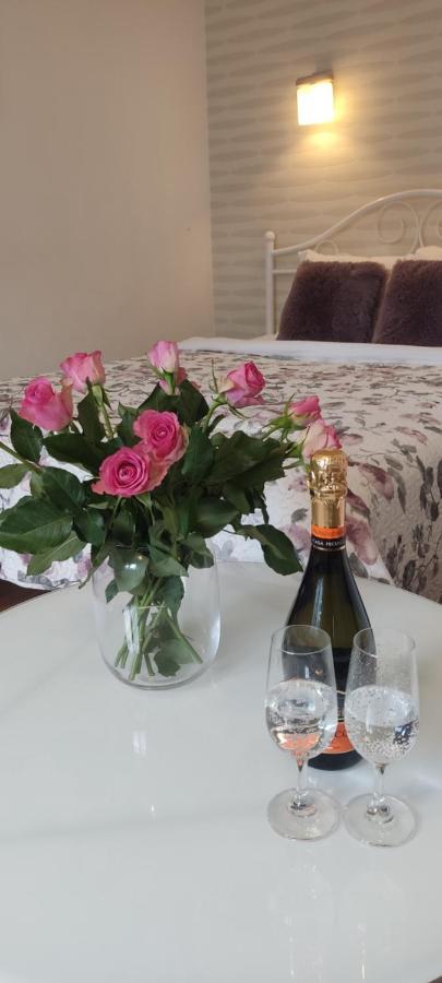 Be My Guest - Krucza Elegant Apartment - Rondo De Gaulle'A Center Of Warsaw Metro Wi-Fi Breakfast מראה חיצוני תמונה