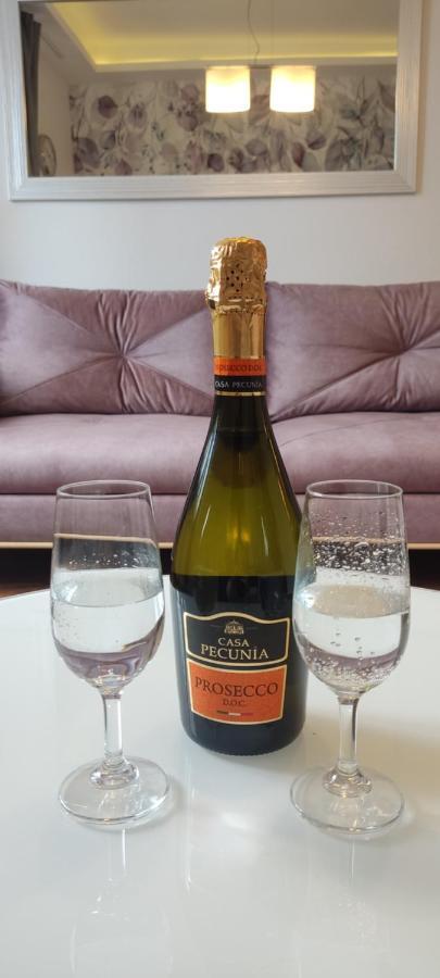 Be My Guest - Krucza Elegant Apartment - Rondo De Gaulle'A Center Of Warsaw Metro Wi-Fi Breakfast מראה חיצוני תמונה