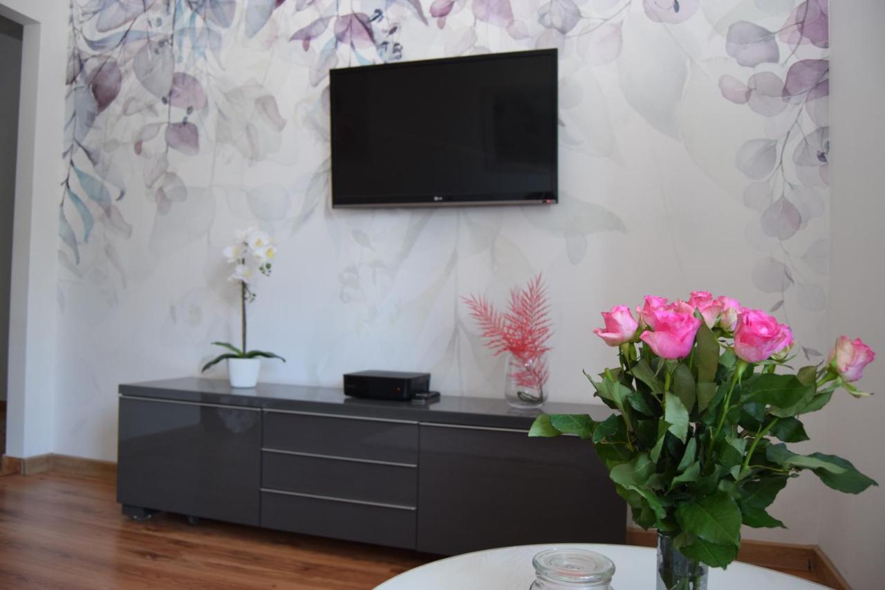 Be My Guest - Krucza Elegant Apartment - Rondo De Gaulle'A Center Of Warsaw Metro Wi-Fi Breakfast מראה חיצוני תמונה