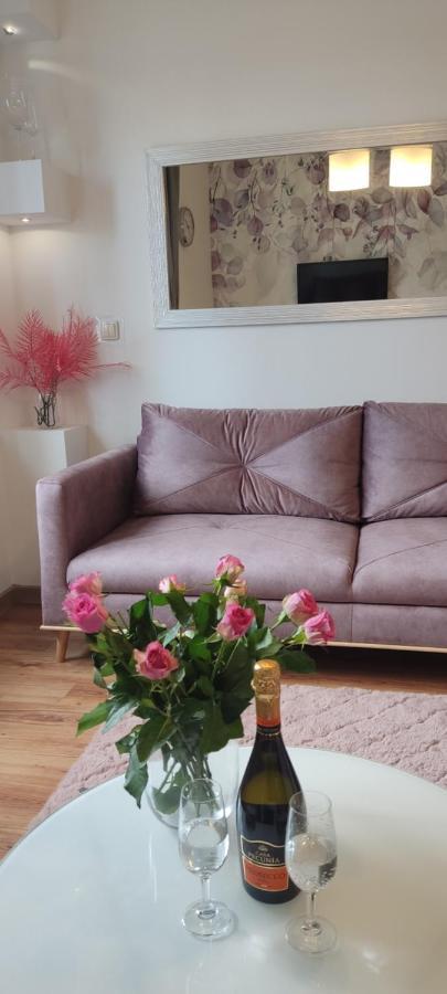 Be My Guest - Krucza Elegant Apartment - Rondo De Gaulle'A Center Of Warsaw Metro Wi-Fi Breakfast מראה חיצוני תמונה