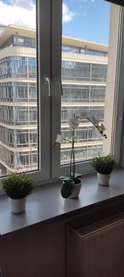 Be My Guest - Krucza Elegant Apartment - Rondo De Gaulle'A Center Of Warsaw Metro Wi-Fi Breakfast מראה חיצוני תמונה