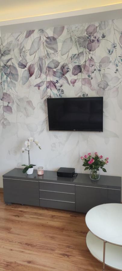 Be My Guest - Krucza Elegant Apartment - Rondo De Gaulle'A Center Of Warsaw Metro Wi-Fi Breakfast מראה חיצוני תמונה