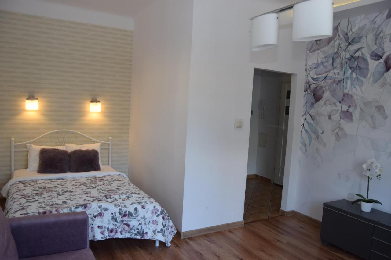 Be My Guest - Krucza Elegant Apartment - Rondo De Gaulle'A Center Of Warsaw Metro Wi-Fi Breakfast מראה חיצוני תמונה