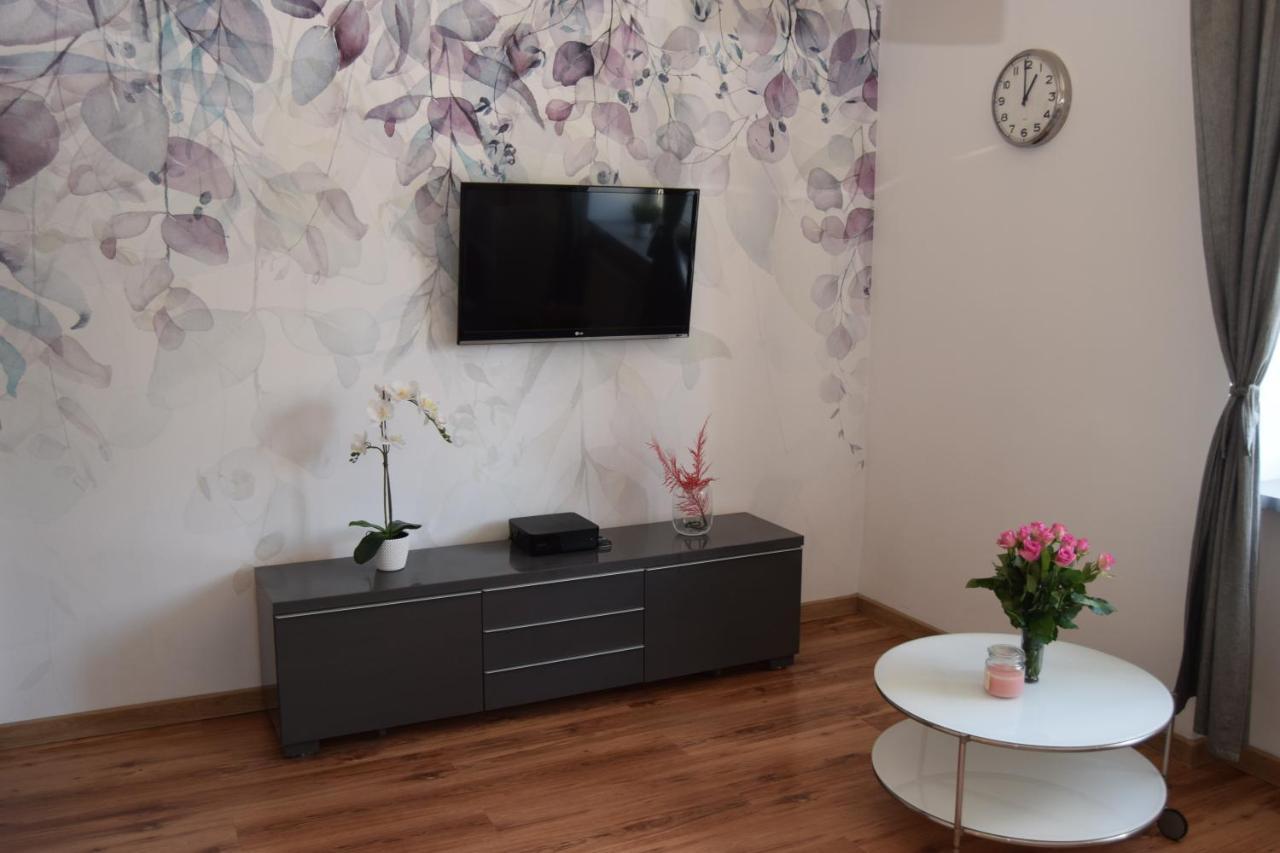Be My Guest - Krucza Elegant Apartment - Rondo De Gaulle'A Center Of Warsaw Metro Wi-Fi Breakfast מראה חיצוני תמונה
