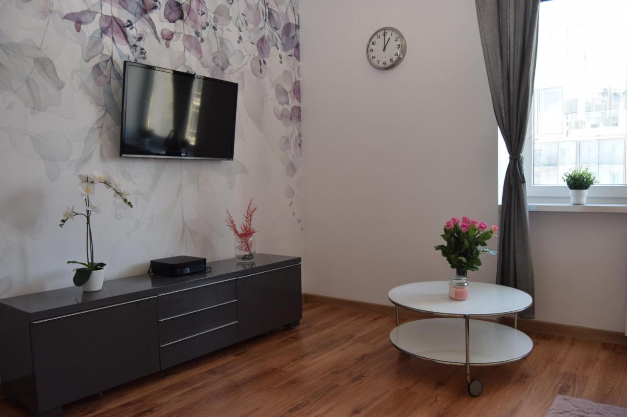 Be My Guest - Krucza Elegant Apartment - Rondo De Gaulle'A Center Of Warsaw Metro Wi-Fi Breakfast מראה חיצוני תמונה
